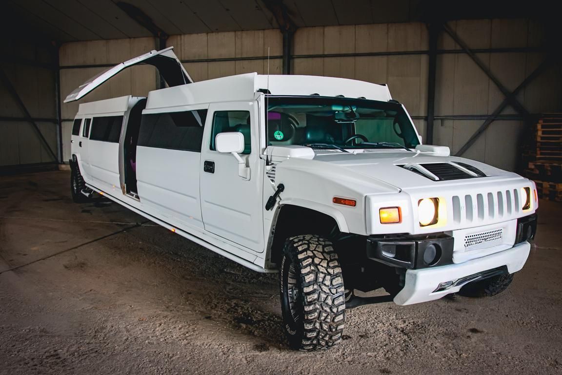 Weiße H2 Hummer Stretchlimousine, Frontansicht