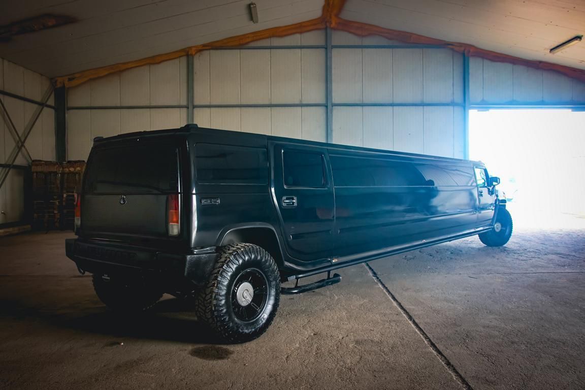 Hummer H2 in Schwarz, Seitenansicht