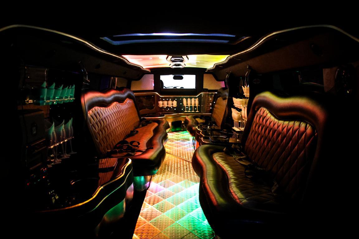 Innenraum Hummer Limousine mit schwarzer Lederausstattung