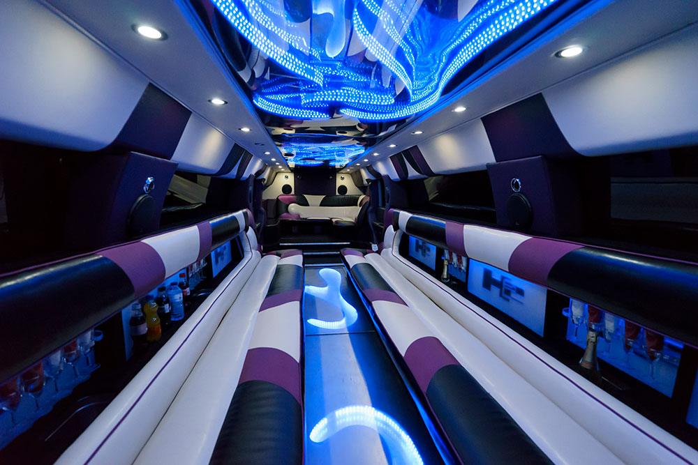 H2 Stretchlimousine Innenraum mit Ledersitzen und LED-Sternenhimmel